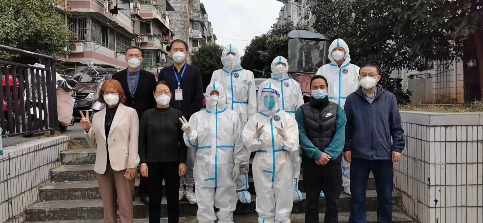 梨樹園北苑社區(qū)黑貓集團(tuán)志愿者合影.jpg 梨樹園北苑社區(qū)黑貓集團(tuán)志愿者合影.jpg