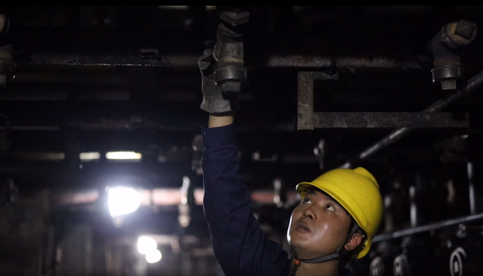 丁洪毅疏通焦爐管道.jpg 丁洪毅疏通焦爐管道.jpg