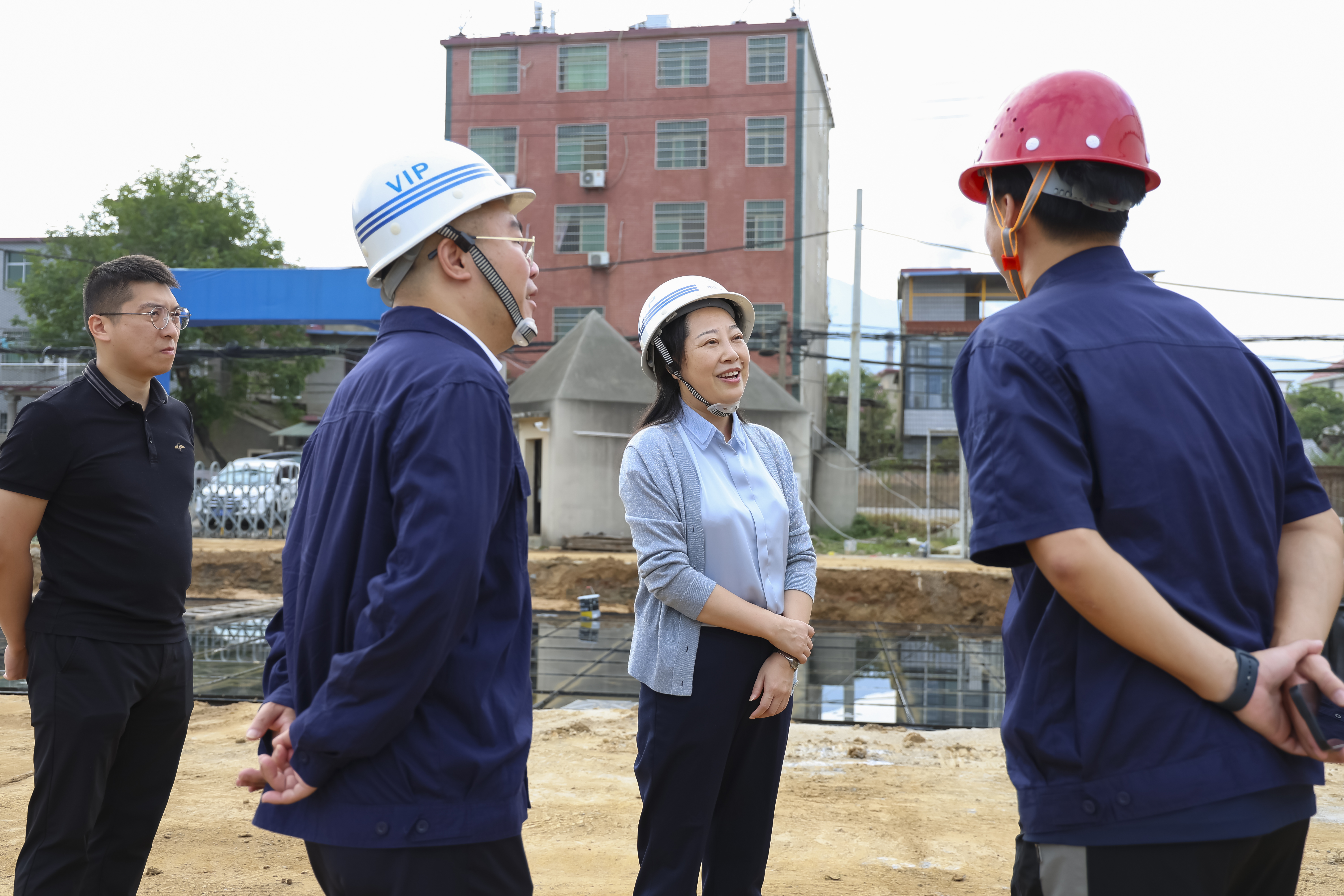 圖2 聽取項(xiàng)目情況.jpg 圖2 聽取項(xiàng)目情況.jpg