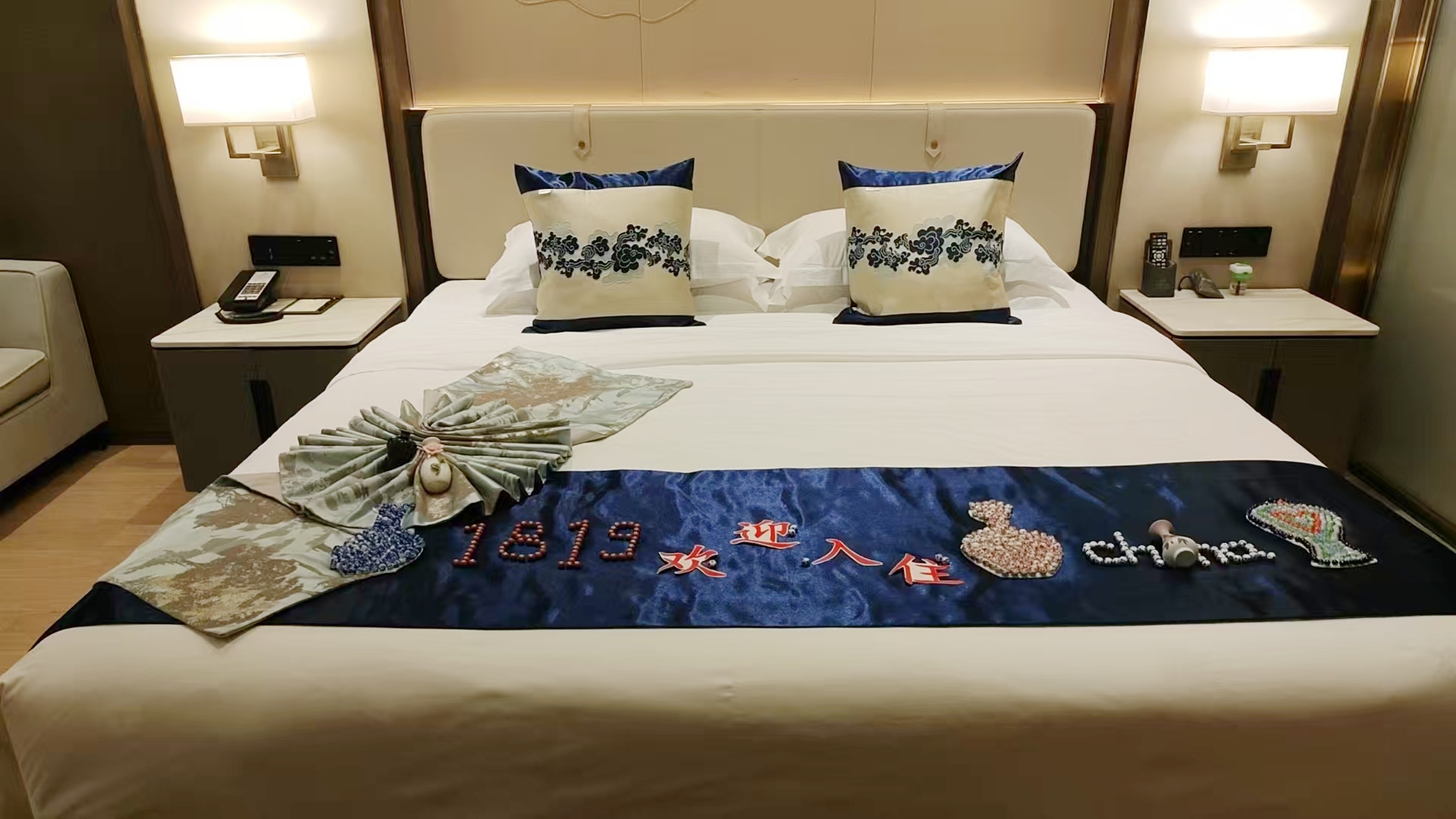 鋪床.jpg 鋪床.jpg