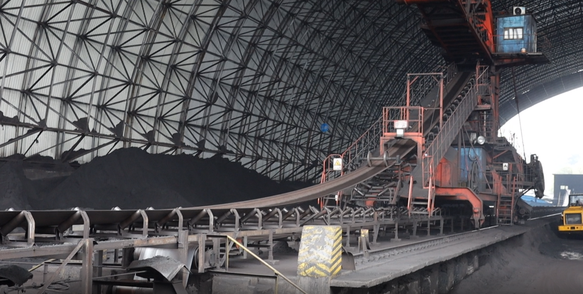 傳送進(jìn)廠煤 景焦能源公司沈穎攝.png