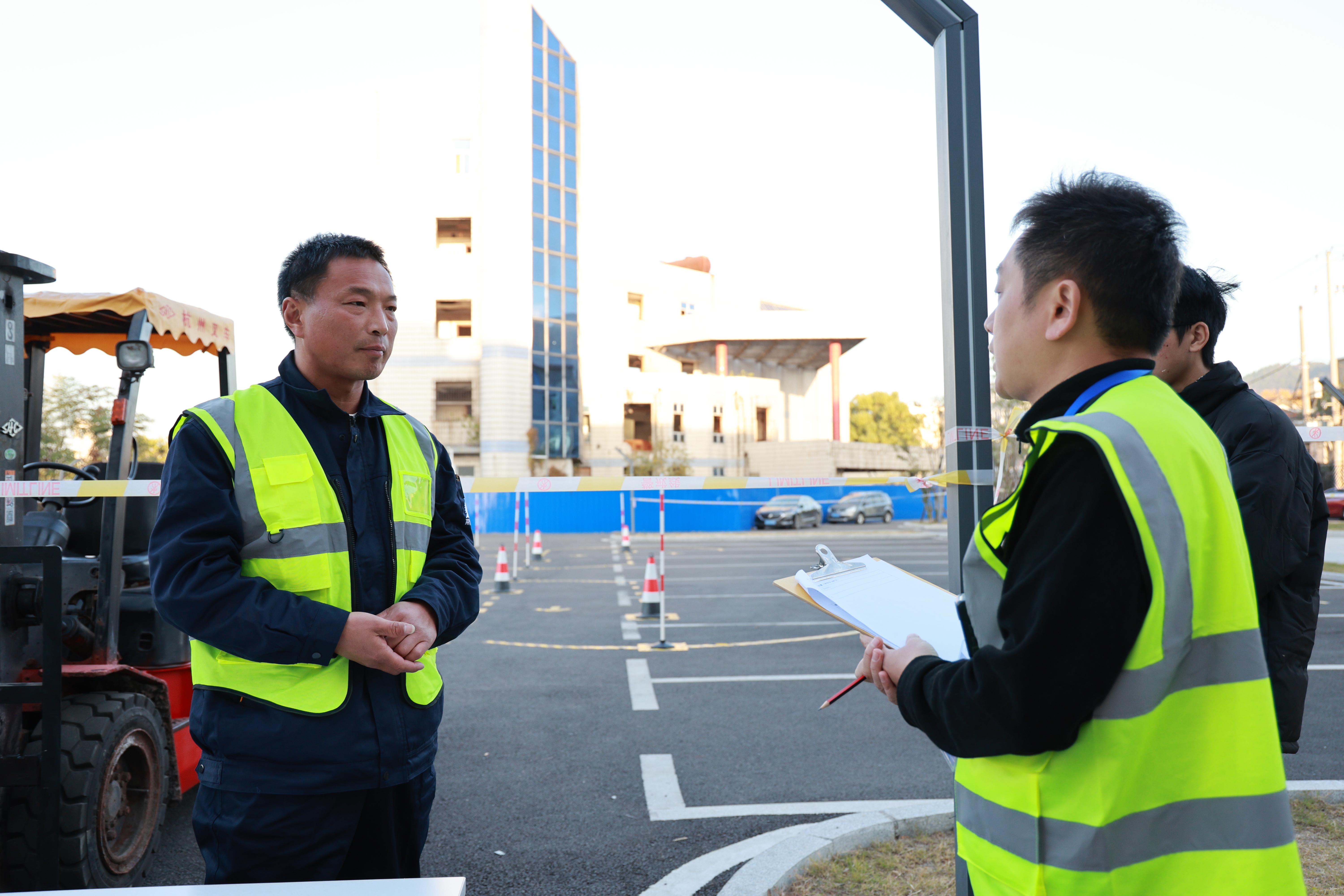 圖3 參賽選手認(rèn)真比賽.jpg